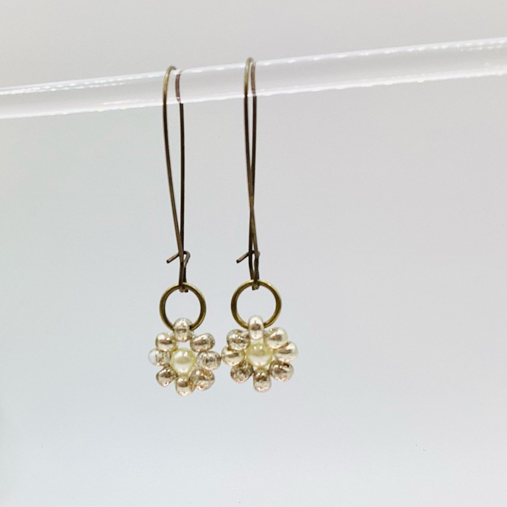 Daisy Beaded Elegant Pearl Drop Earrings
